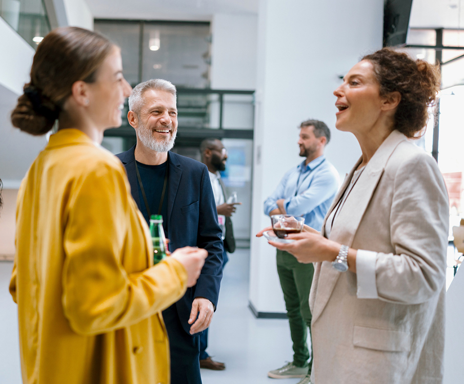 Gruppenunterhaltung beim Networking