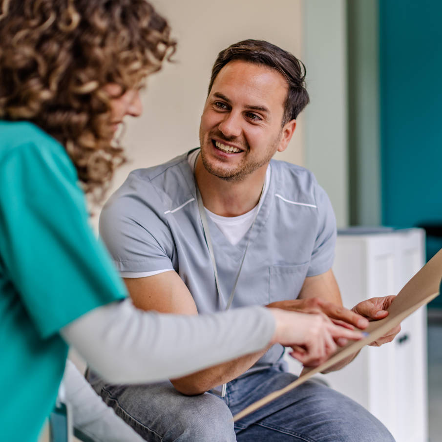 Medizinisches Fachpersonal klärt Rezeptmanagement